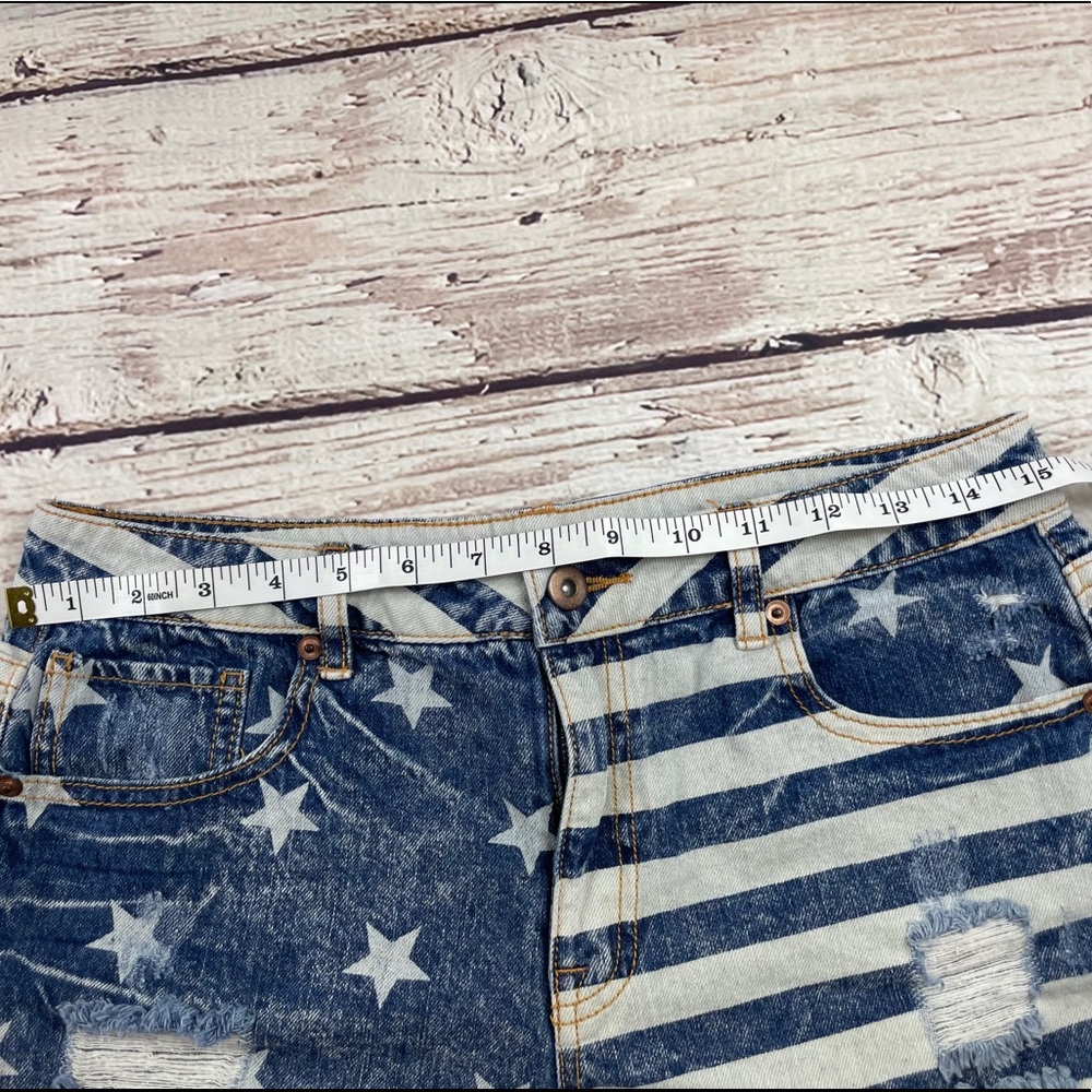 Forever 21 Stars Stripes Distressed Shorts Size 28 - Picture 6 of 8